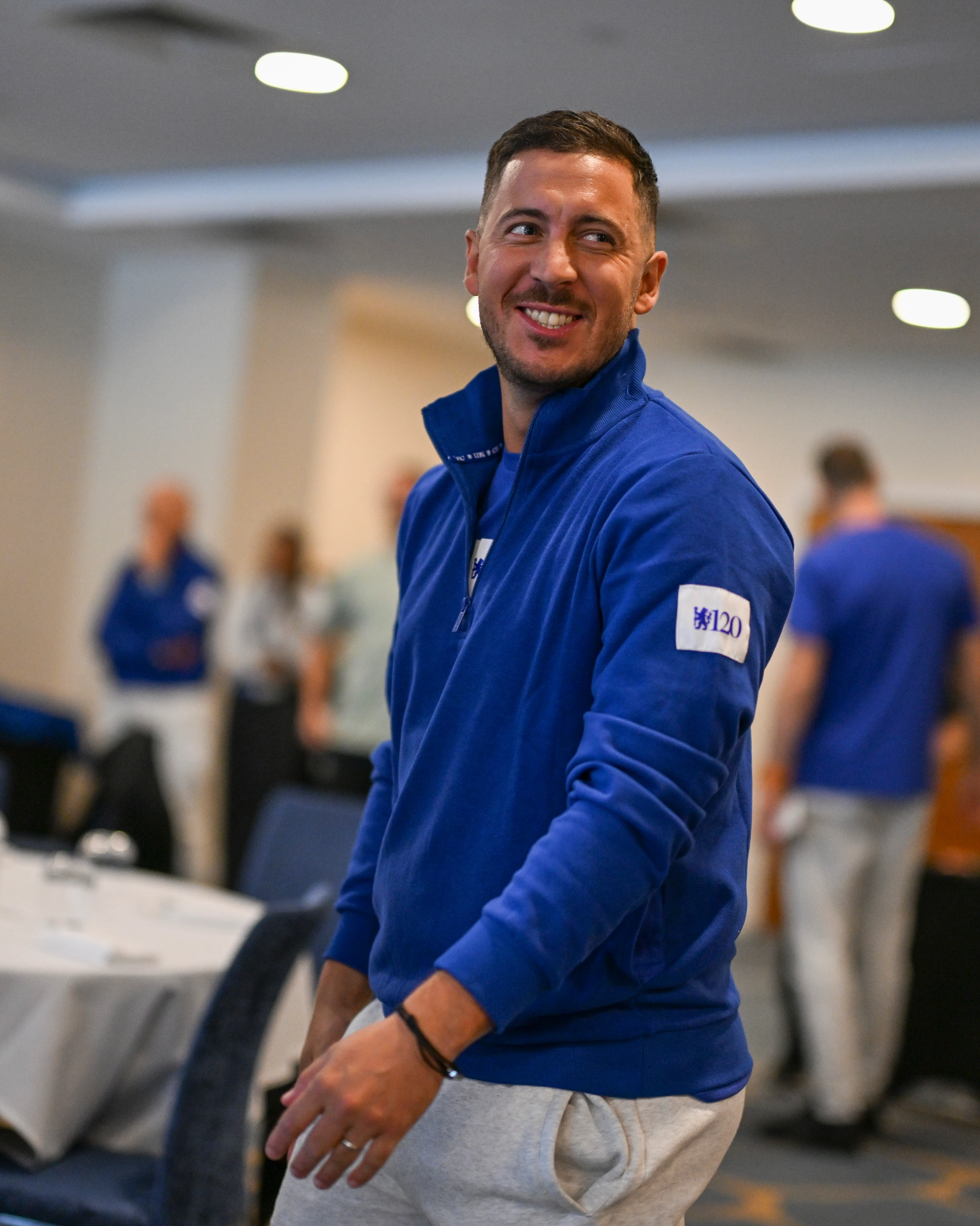 布鲁斯，这支拥有百年荣光的球队，以坚韧与激情书写英伦足球的传奇。