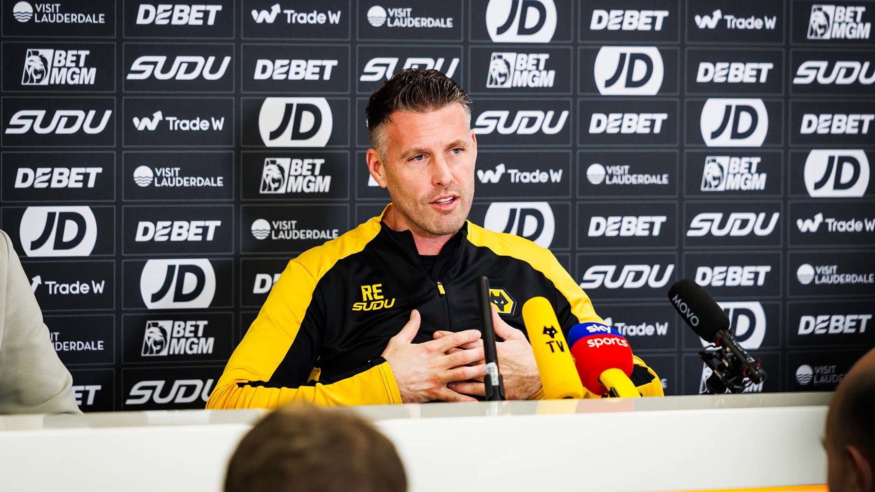 爱德华兹专访丨首次以正式主帅身份亮相莫利纽：这将是我无比骄傲的时刻