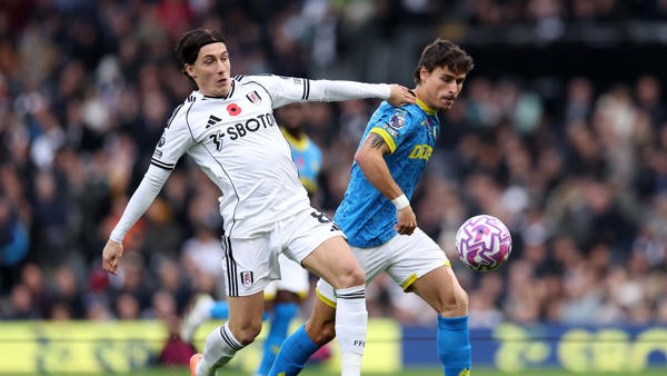 英超战报 | 富勒姆3-0狼队，十人狼队遭遇联赛十轮不胜